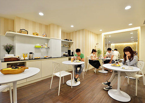 Ing Wang Hotel Tainan Exteriör bild